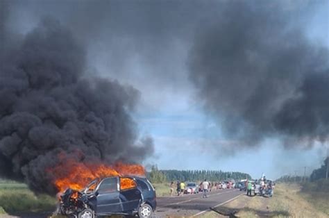 R O Negro Un Choque Frontal Entre Una Camioneta Y Un Auto Dej Al