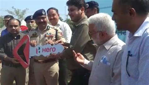 Jammu And Kashmir Dgp Dilbagh Singh Flags Off Border Patrol Vehicles