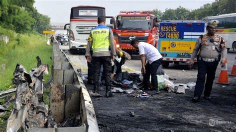 Biang Kerok Kecelakaan Maut Di Tol Japek Diungkap Polisi Sopir Ngantuk