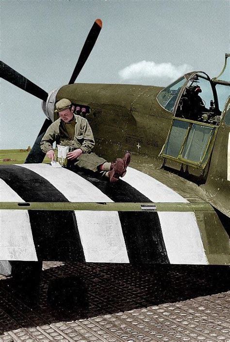 P-51 Mustang getting it’s invasion stripes for D-Day : r/WWIIplanes