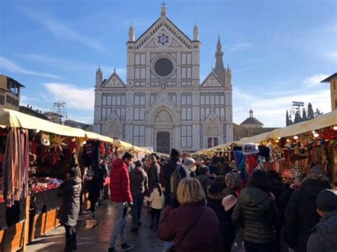 Il Mercatino Di Natale In Piazza Santa Croce