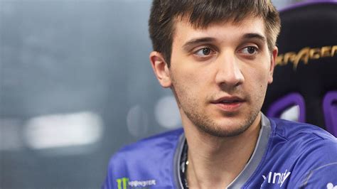 Arteezy если хочешь попробовать играть на про сцене Dota 2 мой совет