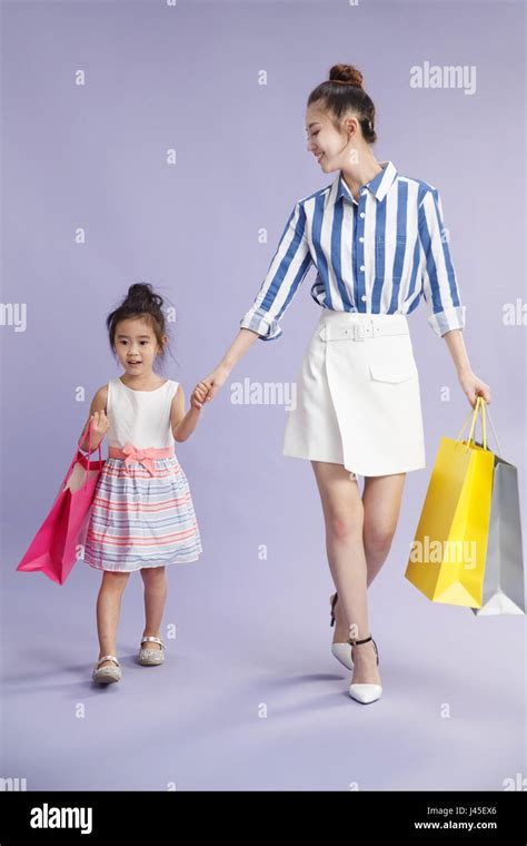 Fashion Shopping For Mother And Daughter Stock Photo Alamy