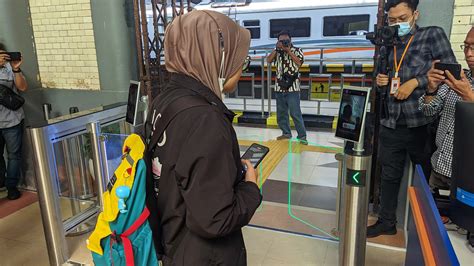 Daop Cirebon Mulai Terapkan Face Recognition Boarding Pass Cukup