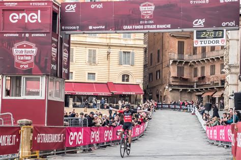 Team Go Fast E Paolo Ciavatta Che Domenica Alle Strade Bianche