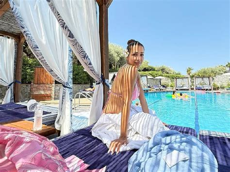 Bollywood Actress Malaika Arora Her Latest Pink Bikini Pics See Here