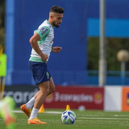 Alex Telles previu convocação de Ayrton Lucas do Flamengo