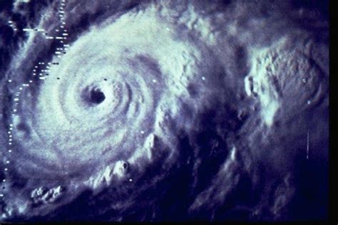 What causes a hurricane? – What causes this?