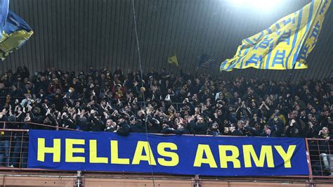 Il Verona Conquista La SALVEZZA I Tifosi Gialloblu FESTEGGIANO In