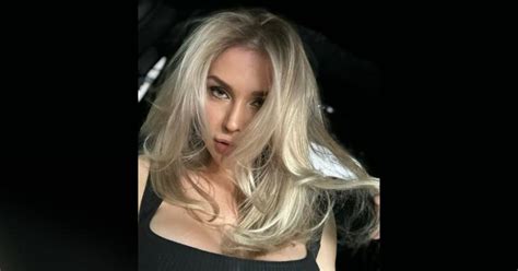 Courtney Stodden Flaunts Her Figure In Hot Pink Bikini Photos