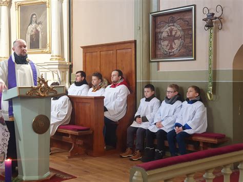 Przyjęcie kandydatów na ministrantów do służby liturgicznej Ołtarza 18