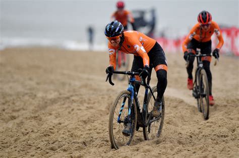 Cyclo-cross World Championships: Brand wins elite women's title ...