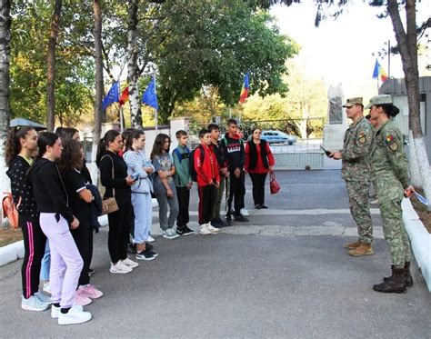 Elevi Din Vrancea Militari Pentru O Zi La Batalionul C Pitan