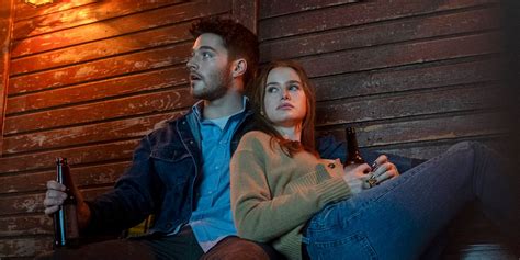 Premières images du remake de The Strangers Madelaine Petsch attend