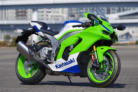 Legendary And Nostalgic Top Gun Colors And Zxr Replicas Also Kawasaki