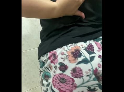 LATINA Gordibuena Provocando En La Ducha Con Su Gran CULO Y Grandes