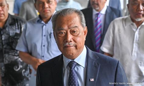 Dakwa Terima Dana Judi Muhyiddin Pertimbang Saman Anwar