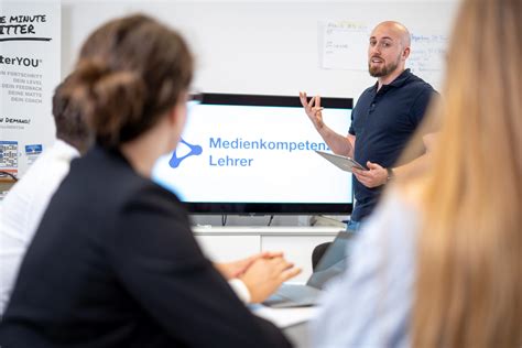 Medienkompetenzlehrer Fortbildung von Lehrkräften für Lehrkräfte