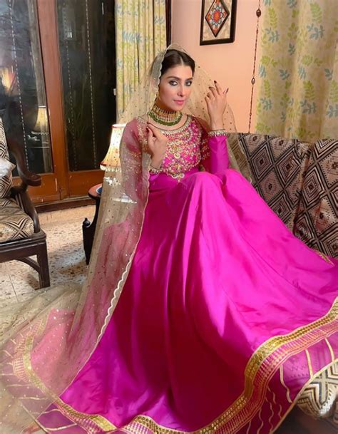 Ayeza Khan Dresses In Drama Laapata Wardrobe Designer Showbiz Hut