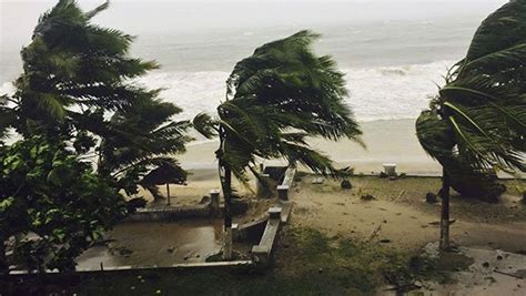 Cyclone Chido Vents Forts Fortes Pluies Et Des Submersions Marines