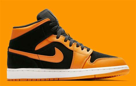 Shattered Backboard Vibes Met De Air Jordan 1 Mid Sneaker Squad