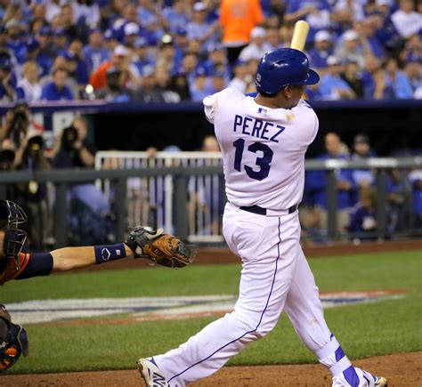 Download Salvador Perez Batting Wallpaper | Wallpapers.com