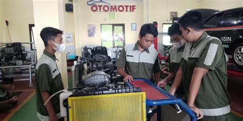 SMK YPM 8 Sidoarjo Hadirkan Guru Tamu Dari Auto 2000 Radar Jatim