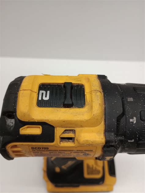 Dewalt 20v Cordless Hammer Drill W 2ah Dcb203 Battery Dcd709