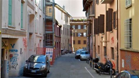 Vicolo Bianchetti Flashmob Contro Bivacchi E Urina Acqua E Sapone In