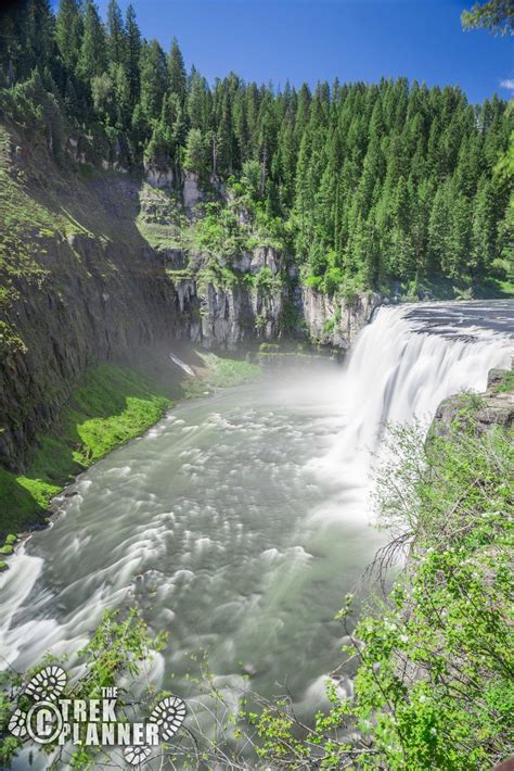 Best Hikes in Yellowstone: Thermal Attractions