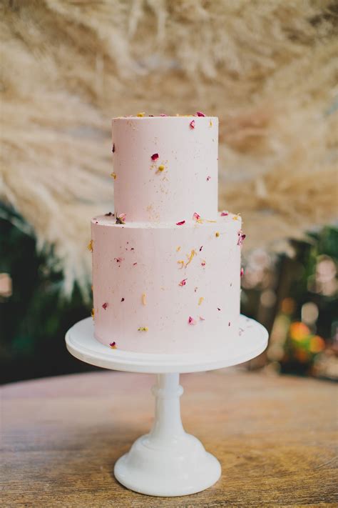 Ways Pressed Flowers Can Elevate Your Wedding In Wedding Cake