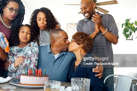 Grandma And Grandpa Kissing Stockfotos En Beelden Getty Images