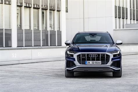 First Look 2021 Audi Sq7 Sq8 Driving