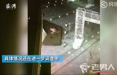 女孩喷泉中遛狗触电身亡 家人上前营救悲剧再一次降临女孩喷泉 滚动读报 川北在线