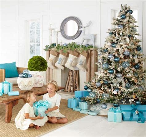 30 Brilliant Coastal Chic Christmas Tree Decorating Ideas