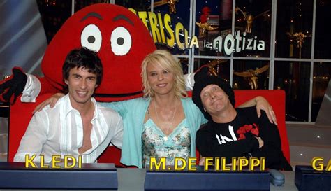 Maria De Filippi Garrison E Kledi Striscia La Notizia