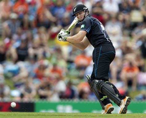 Martin Guptill Works The Ball Off His Pads Espncricinfo