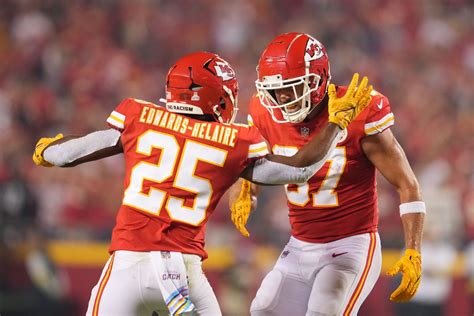 Chiefs Raiders Recap KC Rides Travis Kelce To Division Win In Monday