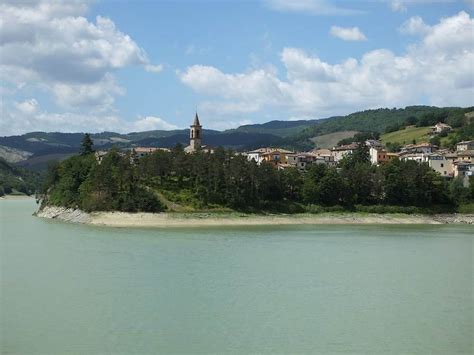 Lago Di Mercatale Sassocorvaro Pu