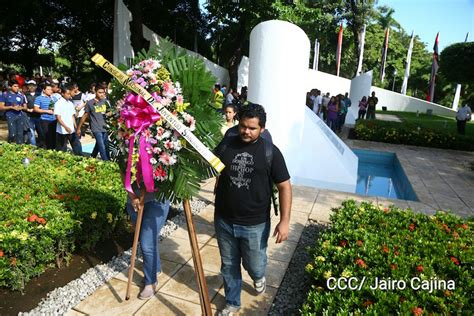 Juventud Sandinista rinde homenaje a héroes y mártires en Mausoleo de