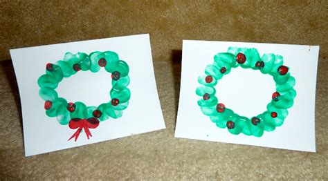 Cute & Crafty Fingerprint Christmas Cards for Kids to Make | HOAWG