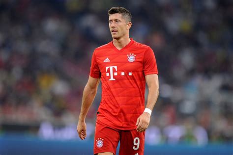 Drużyna sezonu Ligi Mistrzów 2021 Lewandowski wyróżniony przez UEFA