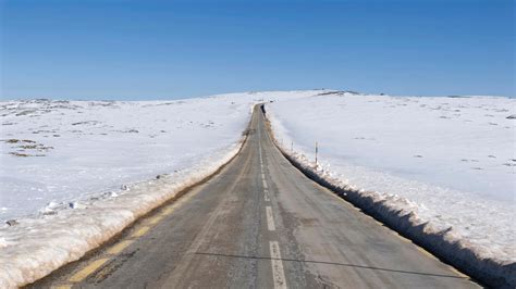 Serra Da Estrela Queda De Neve Obriga Ao Corte De Estradas No Maci O