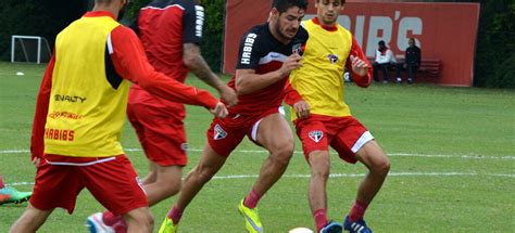 Treino de ataque contra defesa esboça escalação SPFC