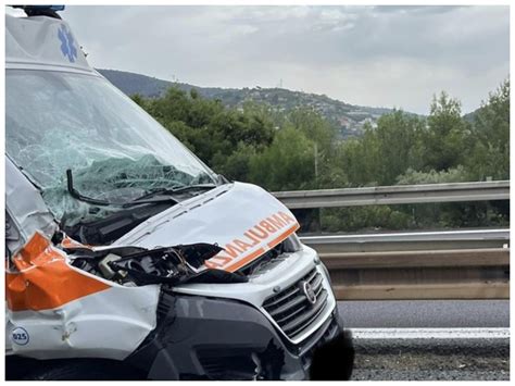 A10 Ambulanza Con Paziente A Bordo Si Scontra Con Un Camion Tra