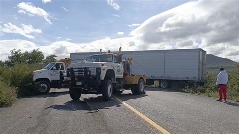 Oaxaca fuertes vientos provocan volcadura de un tráiler en Juchitán