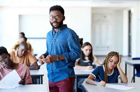 Avis de recrutement professeur de Français