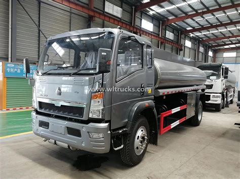 RHD 4X4 Sinotruk HOWO 10 Ton Fuel Refueling Truck