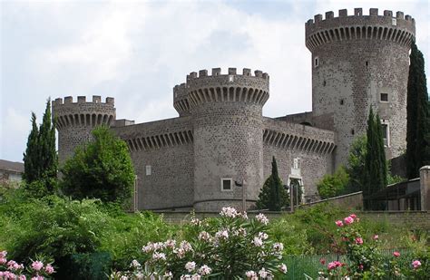 File:Rocca.pia.castle.in.tivoli.arp.jpg - Wikipedia