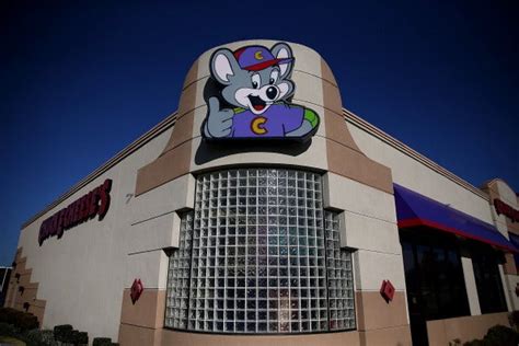 Say Goodbye To The Last Vintage 80s Chuck E Cheese